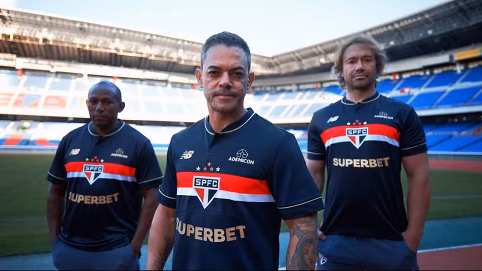 São Paulo lança nova camisa inspirada em Rogério Ceni e no tri mundial de 2005